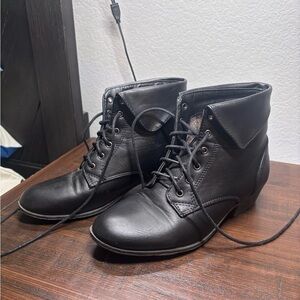 TOP Moda Black Lace-Up Wedge Ankle Boots